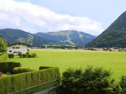 Traditionelles Tiroler Holzhaus mit unverbaubarem Panoramablick 