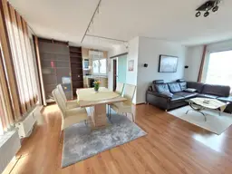Dachgeschosswohnung mit Fernblick nahe Alter Donau