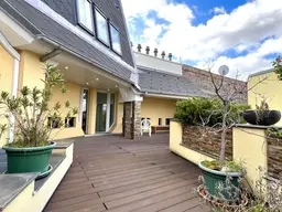 Hier bleiben keine Wünsche offen - Exklusive Maisonette mit 44m² Terrasse nahe Naschmarkt zu mieten!