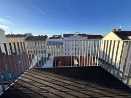 Lichtdurchflutete Maisonette-Wohnung im Dachgeschoss: 4-Zimmer mit großzügiger Terrasse
