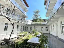 Große 1-Zimmer-Wohnung mit 58 m2, 1. Stock mit Lift! Zentrale Lage!