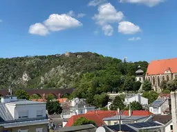 2340 Mödling | DACHTERRASSENMAISONETTE | 4 Zimmer &amp; Terrasse|Direkt im Zentrum | Traumhafte Aussicht | 2 Garagen