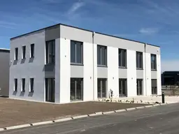 Pauschalmiete Warm inkl. Strom - Modernes Büro-Reihenhaus mit 4 getrennten Räumen + Empfangsbereich, Küche und Parkmöglichkeiten!