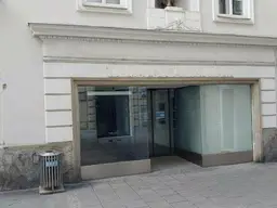 Großzügige Büroräumlichkeiten mit Straßeneingang im Herzen der Altstadt - bei Hauptplatz zu vermieten!