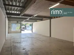 Lagerfläche von ca. 146 m² im Ergeschoss mit Rolltor