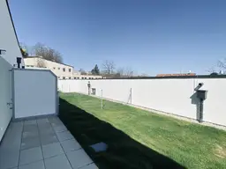 Gemütliche Zwei-Zimmer-Wohnung mit Eigengarten in Danube Hills