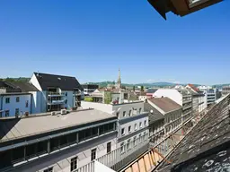 Über den Dächern von Linz – Geräumige 3-Zimmer-Dachgeschosswohnung mit Charme, Ausblick &amp; viel Licht