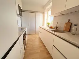 4-Zimmer-Wohnung mit neuer Einbauküche und großer (verglaster) Loggia!