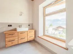 Bezugsfertiges Penthouse mit Südbalkon und Bergblick