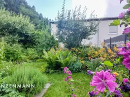 Doppelhaushälfte mit Garten in absoluter Ruhelage am Waldrand