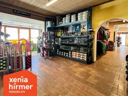 Wohn-und Geschäftshaus - hier wo Arbeit auf Bergabenteuer triff