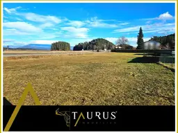 Großer Baugrund, sonnig und eben
