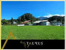 Großer Baugrund, sonnig und eben