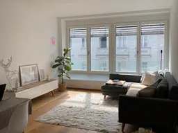 Helle 2-Zimmer-Neubauwohnung mit Altbauflair im Siebten