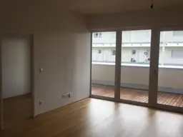 3-Zi-Whg, TG, 17 m2 Loggia, zentral im Grünen von Wels
