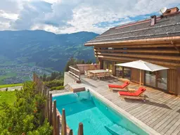 Freizeitwohnsitz - High Class Chalet Hüttenfeeling mit Pool direkt an der Skipiste Zillertal Arena