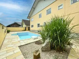 Großzügiges Einfamilienhaus mit Pool