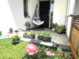 Wartet diese moderne schöne Wohnung mit Terrasse, Garten, Lift und Tiefgarage vielleicht auf Sie?
