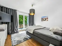 NEUER PREIS: GROßZÜGIGE ca. 118m² WOHNUNG MIT SONNIGER LOGGIA INS GRÜNE / 5 Zimmer möglich / RUHELAGE IM INNENHOF / TISCHLERKÜCHE / PARKPLATZ VORHANDEN / ZWEITBEZUG