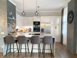 Renovierte Gartenwohnung mit 386 m² Eigengarten, Balkon und zwei Stellplätzen – Nähe Haid-Center