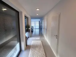 Modernes Einfamilienhaus mit Seezugang