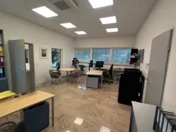 Gewerbeobjekt mit großzügiger Wohnmöglichkeit