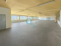 Neuer Preis! Lager mit Nebenräumen, 2 Lastenaufzügen &amp; LKW Zufahrt - zentrale Lage in St. Martin