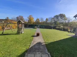 Neuer Preis! Raum für Familie, Leben und Arbeit – charmantes Ein-/ Zweifamilienhaus mit Garten