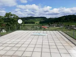 KERNSANIERTES ZWEIFAMILIENHAUS IN IDYLLISCHER LAGE