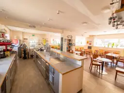 Etabliertes Café direkt an der Steyr mit großzügiger Wohnung &amp; Dachterrasse