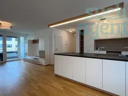 Exklusive Neubauwohnung mit Balkon, Loggia und Tiefgaragenplatz