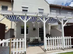 Geräumiges Reihenhaus mit Garten, überdachter Terrasse und drei Etagen voller Möglichkeiten