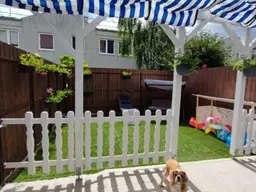 Geräumiges Reihenhaus mit Garten, überdachter Terrasse und drei Etagen voller Möglichkeiten