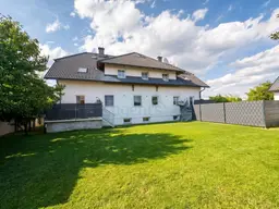 Modernes Mehrfamilienhaus mit 3 Wohneinheiten und großem Garten