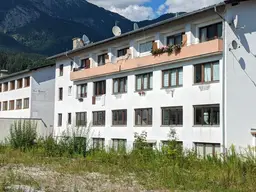 Ideal für Anleger und Firmen!! Es gibt ein Gewerbeobjekt mit 5 Garconnieren und einer 2 Zimmerwohnung in Innsbruck zu erwerben.