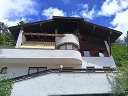 Haus in 0mes 180m² mit Garten, Garage und atemberaubendem Bergblick!