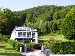 Traumvilla am Mondsee! Seeblick und privater Seezugang mit Boje inklusive