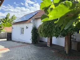Traumhafter Arkadenhof mit Innenhof &amp; Naturteich - Weitgehend ebenerdig &amp; altersgerecht wohnen in Ruhelage!