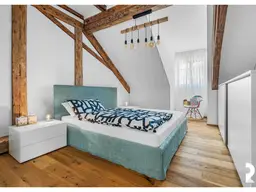 EXKLUSIVE DACHGESCHOSSWOHNUNG MIT BALKON &amp; BLICK AUF DIE SCHATTENBURG
