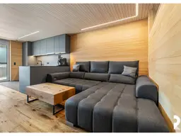MODERNE 4-ZIMMER-WOHNUNG MIT TERRASSE UND TIEFGARAGENPLATZ