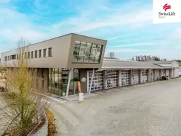 Produktions-/Lagerhalle und Büros | direkt an der Autobahn | sichtbare Werbefläche | top ausgestattet