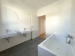 MAISONETTE MIT LIFT - großer Garten, ruhig, sonnendurchflutet, barrierefrei, Erstbezug &amp; ohne Provision! (W 22)