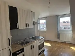 Coole 3 Zimmer DG Wohnung- Bezugsfertig- nur 3 Min. zu Fuß zur U1, Airbnb erlaubt.