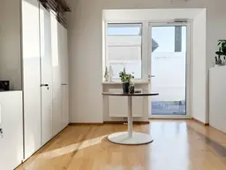 Großzügige Bürofläche mit Terrasse – teilbar &amp; zentral am Landlplatz!