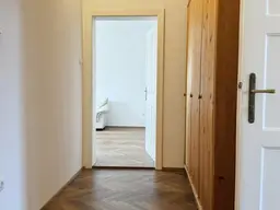 Idyllisches Wohnen in Kristein: Große Altbauwohnung mit 2 Balkonen und Gemeinschaftsgarten!