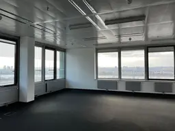Teilbürofläche mit Weitblick im Ares Tower 16.OG