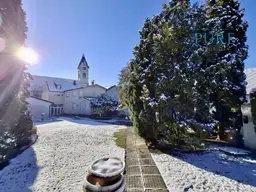 STILVOLLES REFUGIUM mit beeindruckendem Eigengrund vor den Toren Wiens!