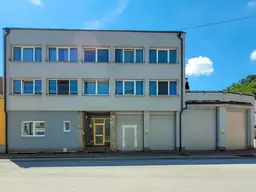 Attraktives Anlageobjekt / 5 Wohneinheiten / 3 Garagen.