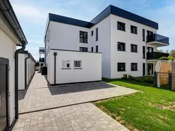 VERMIETUNG!Exklusive 4-Zimmer-Penthouse-Wohnung mit großem Balkon und Carport.