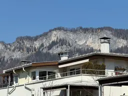 In Bestlage möblierte Maisonettewohnung mit zwei Tiefgaragenplätzen